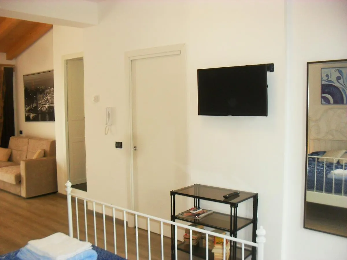 B&B Villa Lidia 아치레알레 3*,